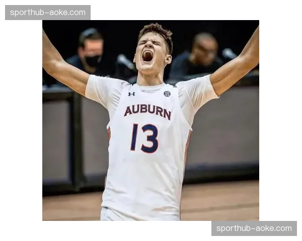 沃克凯斯勒因左肩盂唇撕裂接受手术 确认赛季报销影响爵士内线